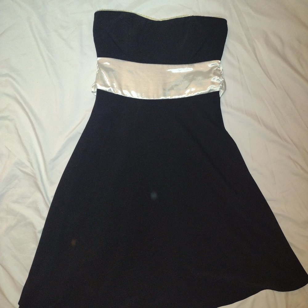 Strapless dress - Picture 2 of 9